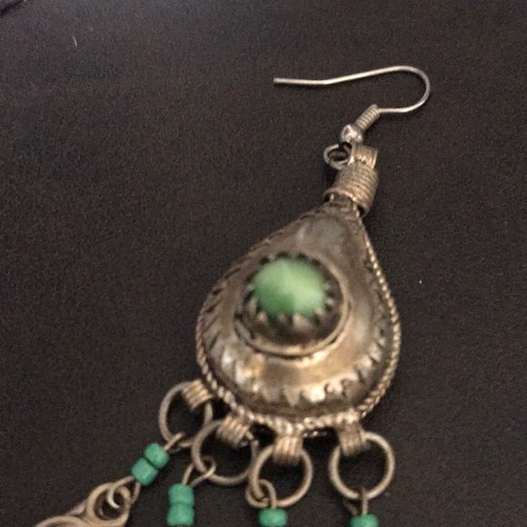 Vintage Green Stone Dangling Earrings - Picture 7 of 8
